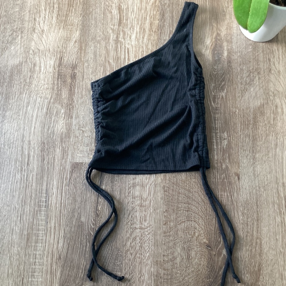 One shoulder top